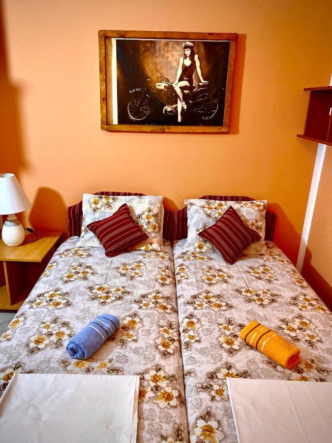 Vila Duricic 300M Od Mora Hotel Thenovici Exterior photo