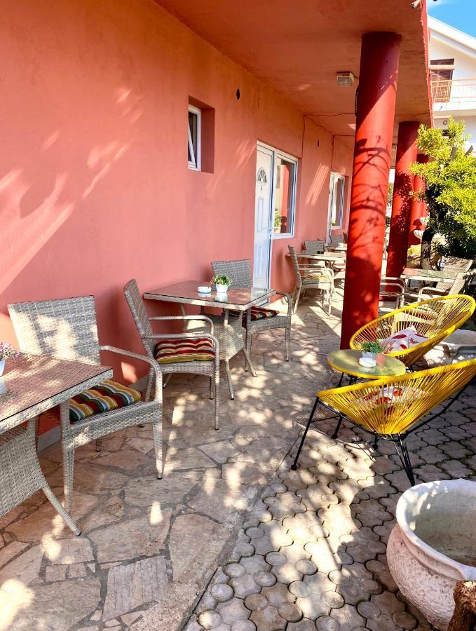 Vila Duricic 300M Od Mora Hotel Thenovici Exterior photo