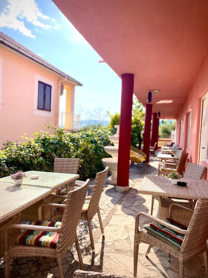 Vila Duricic 300M Od Mora Hotel Thenovici Exterior photo